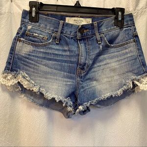 ✨2/$15 mix & match✨ A&F shorts with lace trim